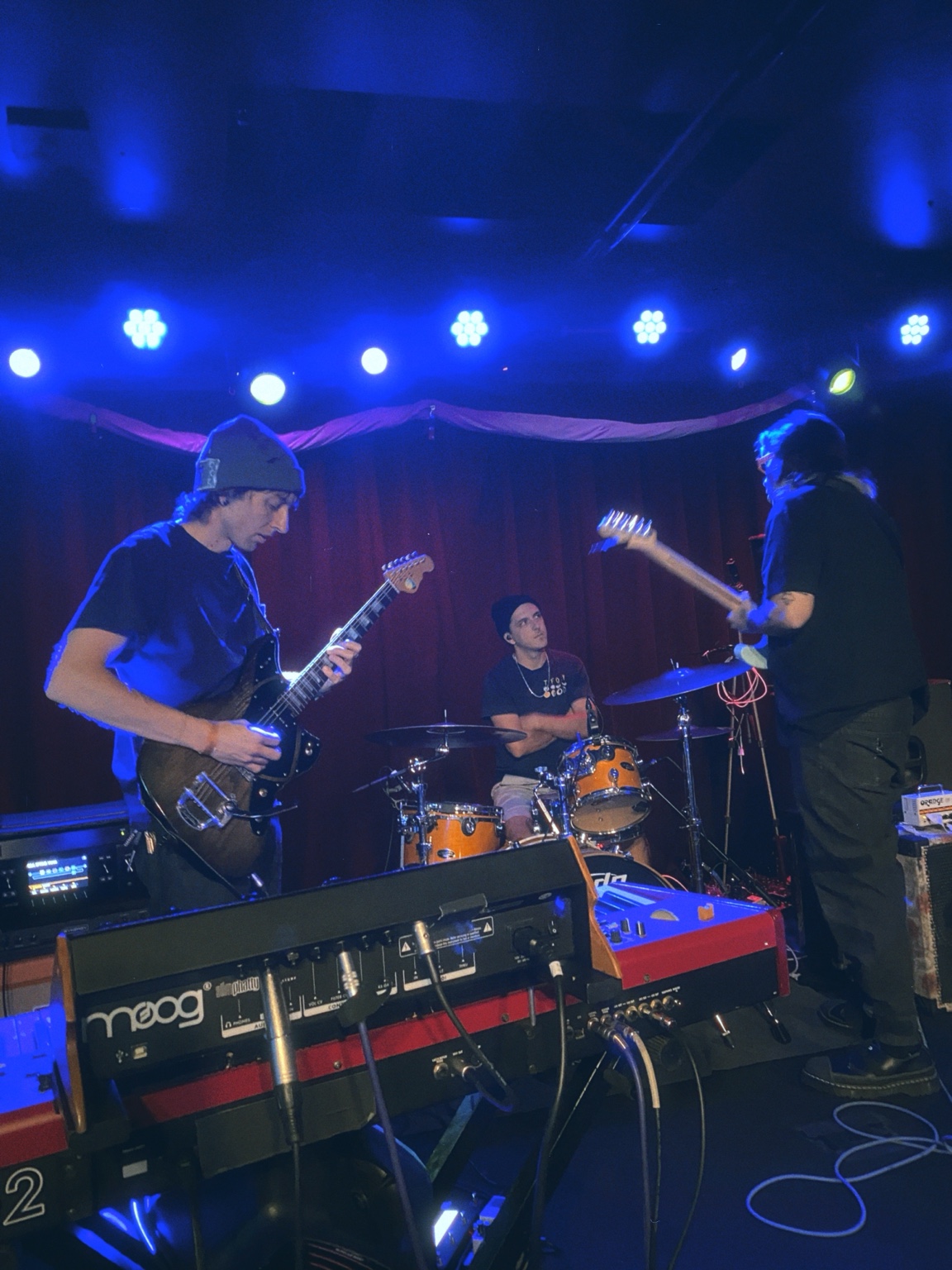 Geoff Nelson playing guitar with Valley Taylor